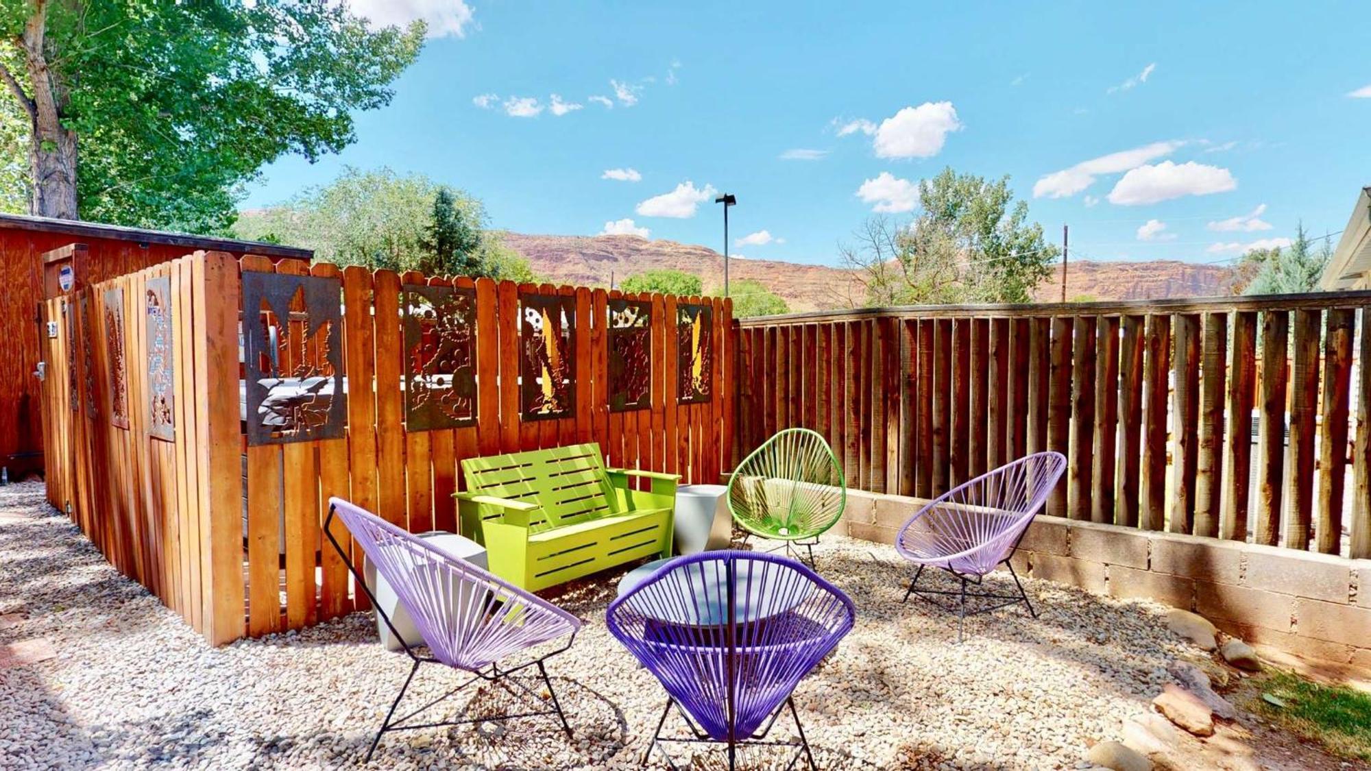 Downtown Cozy Base - Purple Sage 2 Holiday home *